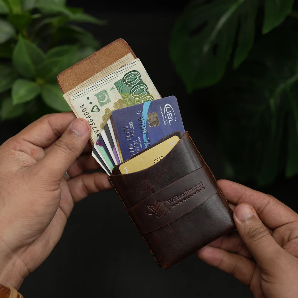 Carteira vertical de couro em alta