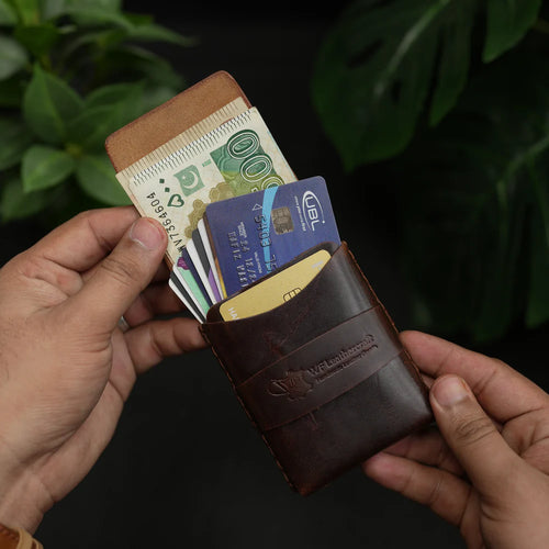 Carteira vertical de couro em alta