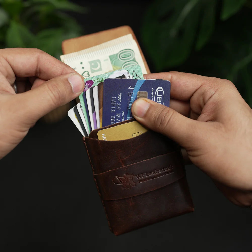 Carteira vertical de couro em alta