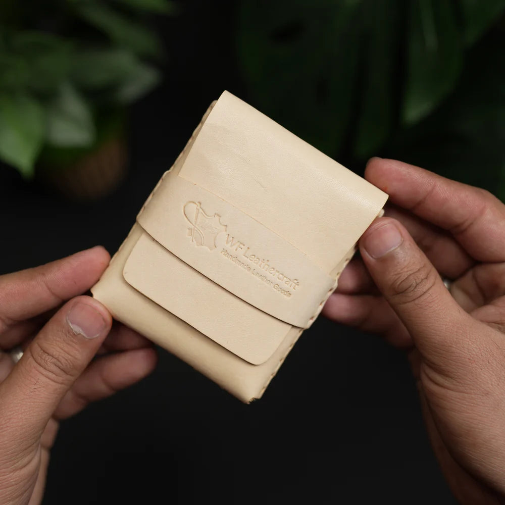 Carteira vertical de couro em alta