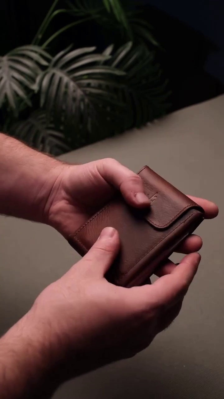 Tendências de carteira vertical de couro